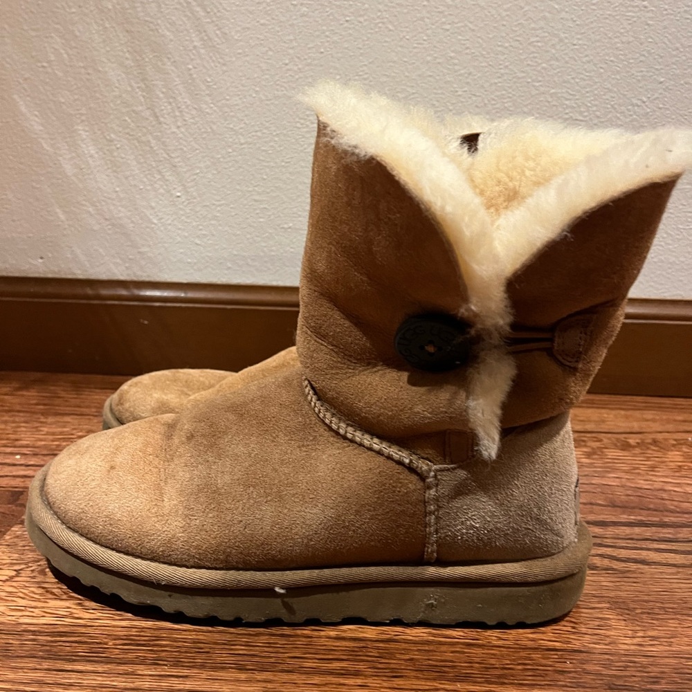 Ugg Bailey button boots - Size 7